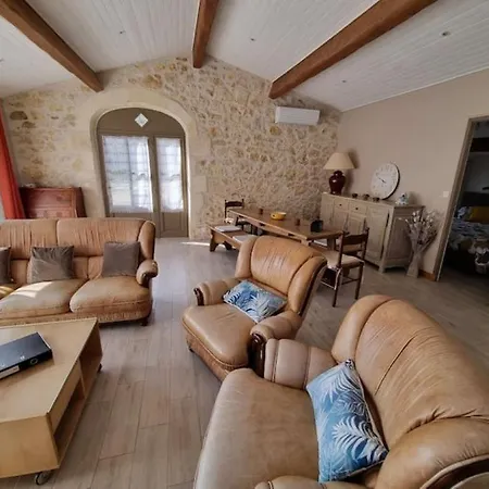 Holiday home Agreable Maisonnette Entre Ocean Et Vignes Vensac